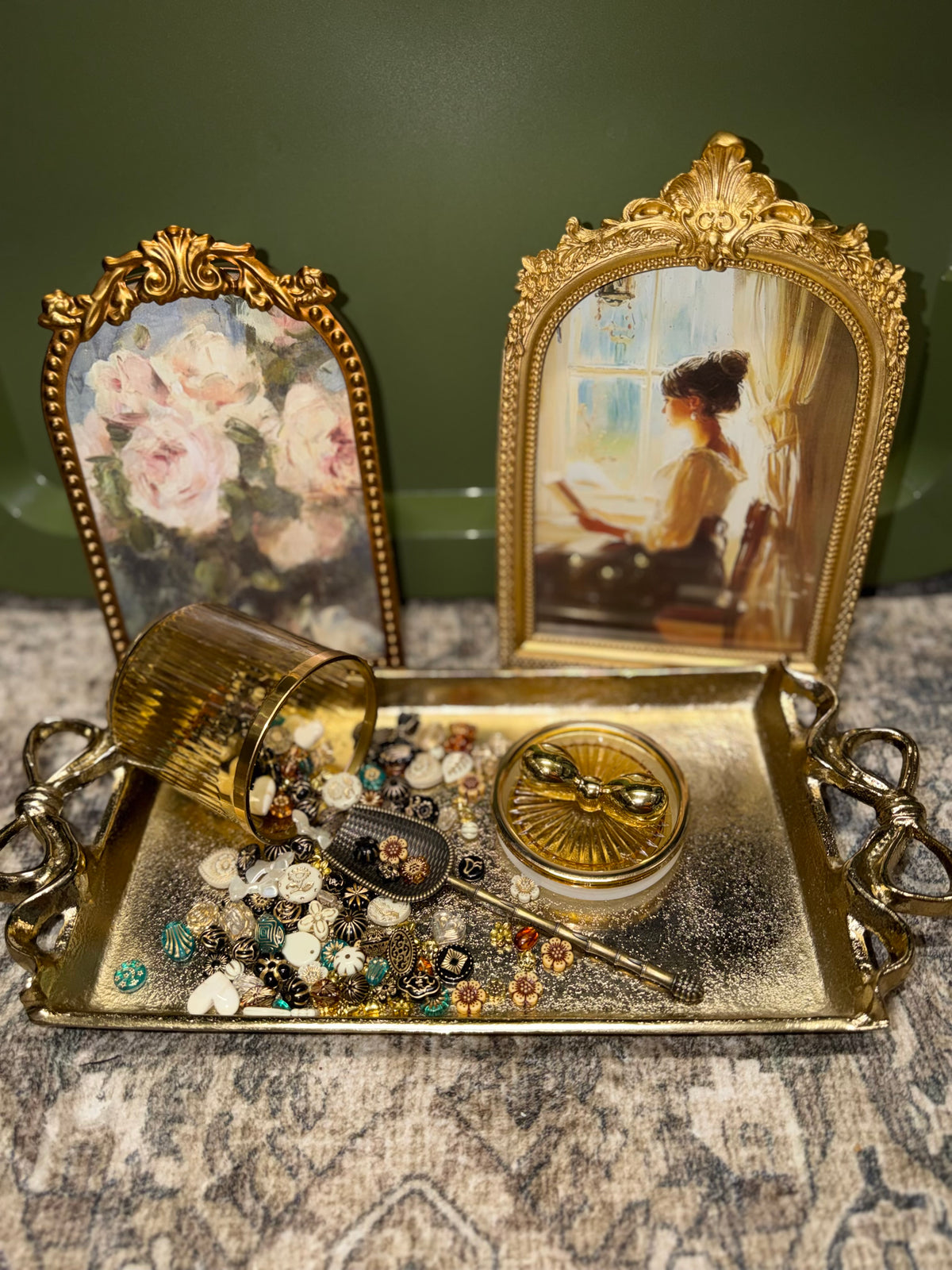 Vintage-Inspired Mystery Scoop