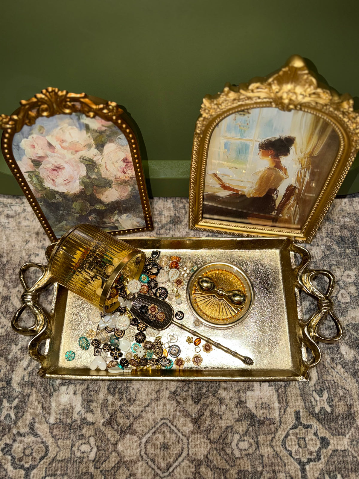 Vintage-Inspired Mystery Scoop